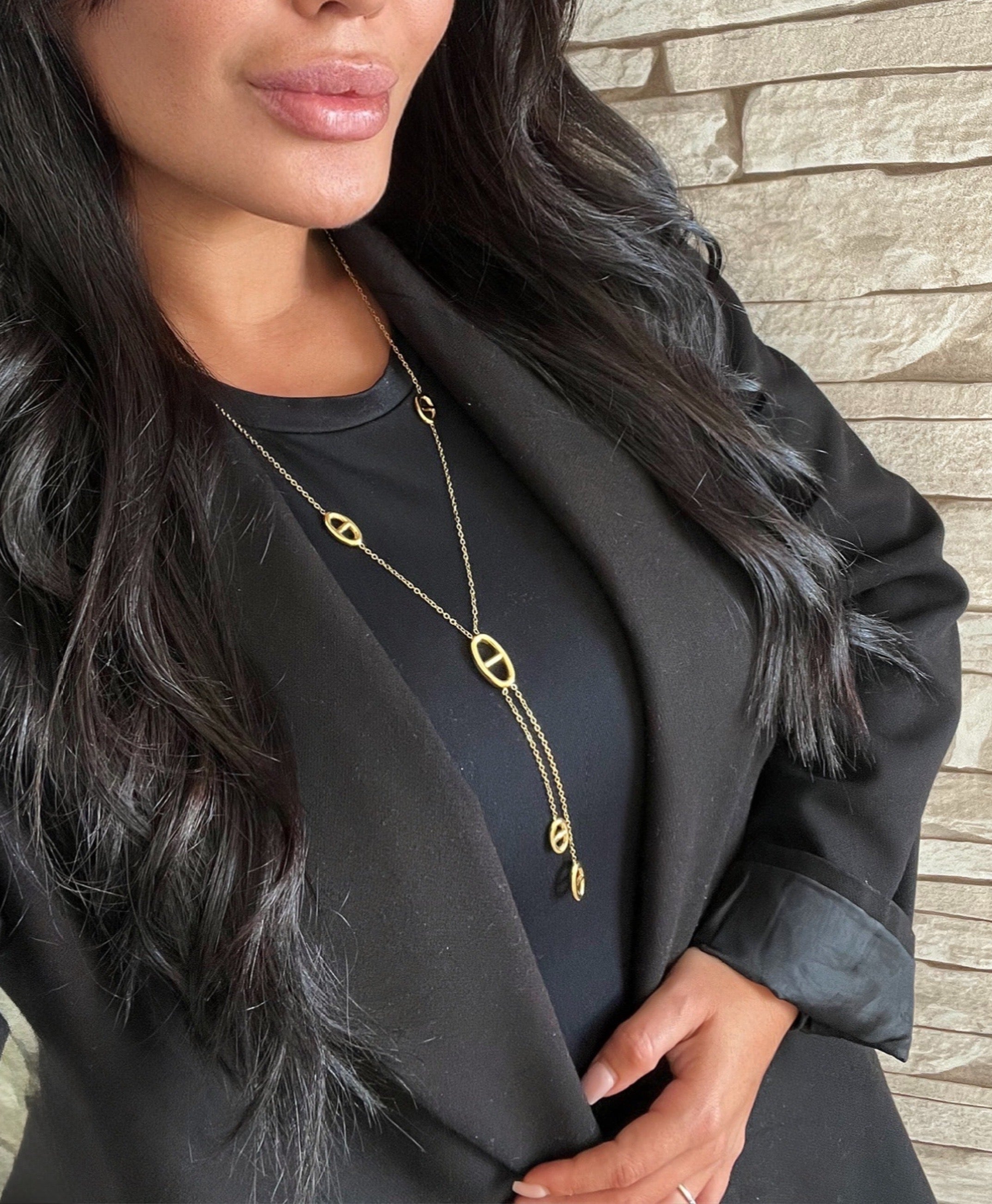 Collier Élégance Dorée — pendentif ovale en acier inoxydable