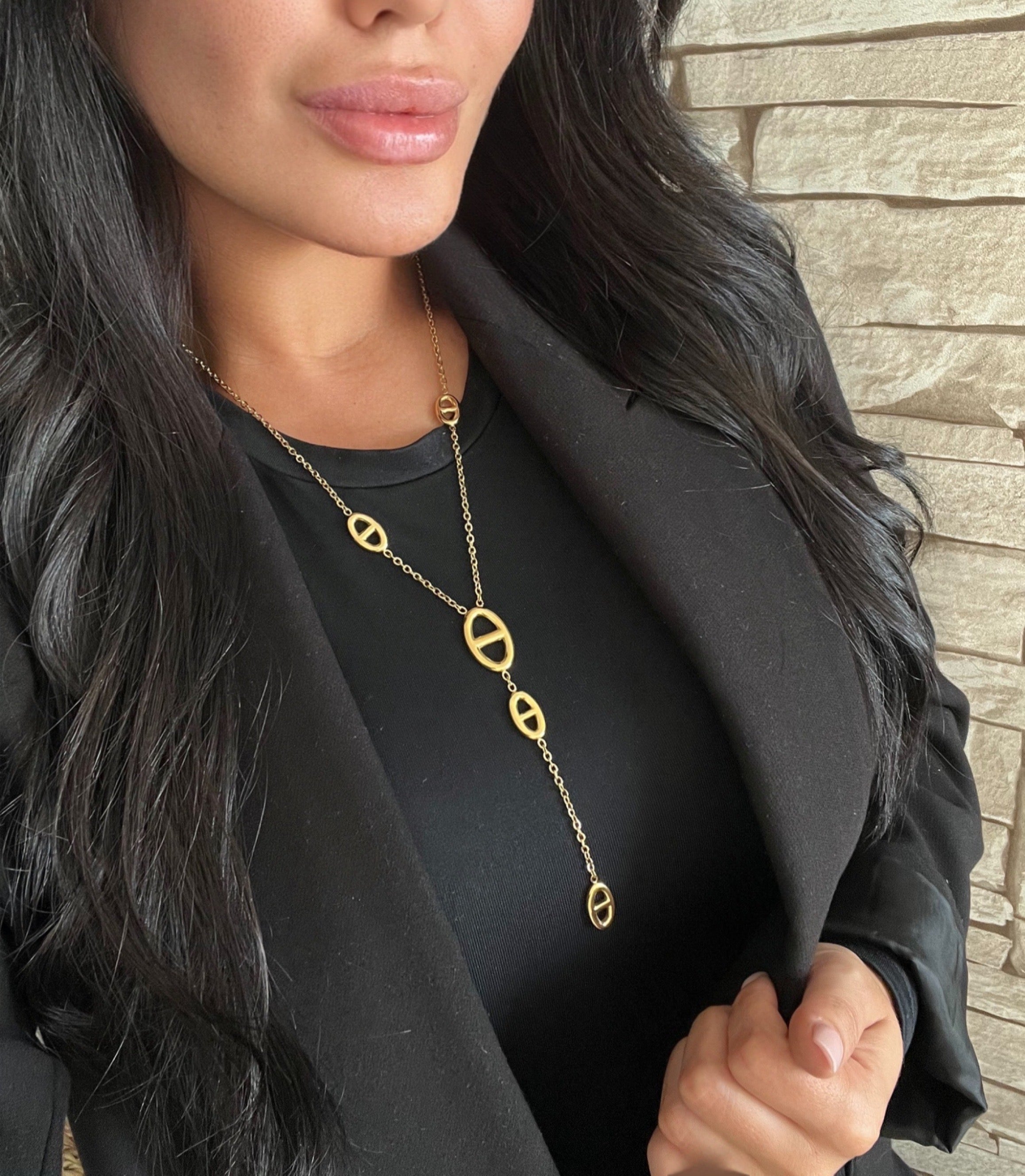 Collier Élégance Dorée — pendentif ovale en acier inoxydable