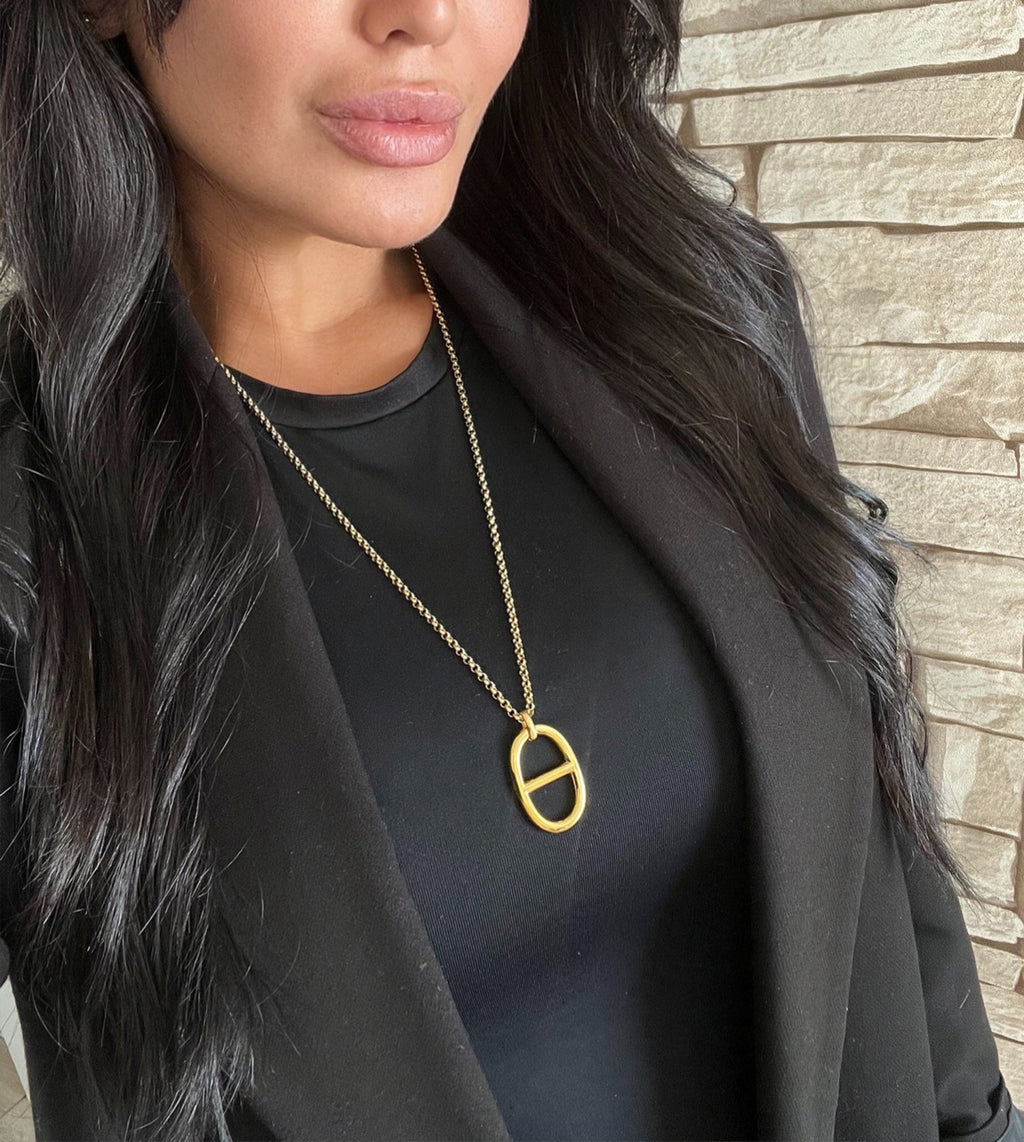 Collier Élégance Dorée — pendentif ovale en acier inoxydable